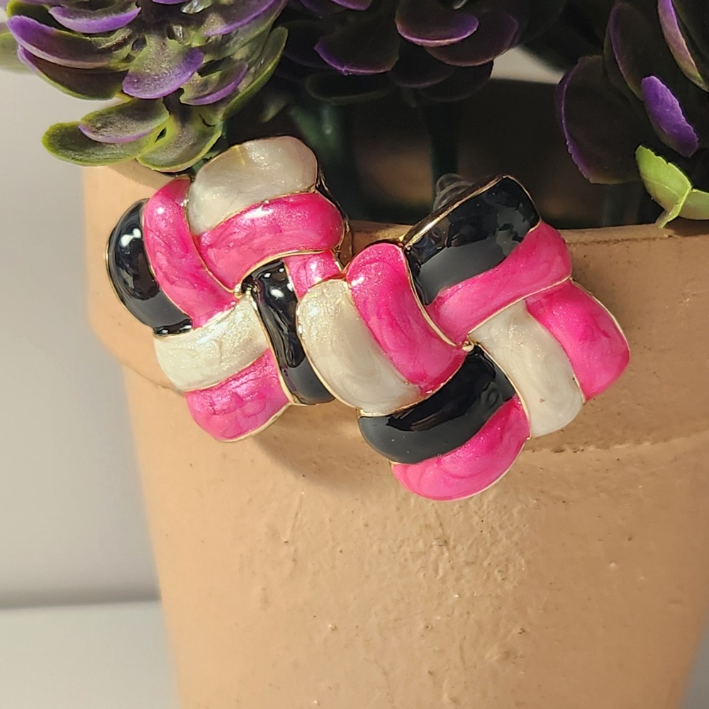 Vintage Style Pink Black White Enamel Basketweave Stud Earrings Gold Tone 1 Inch